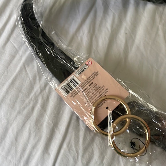 Unopened belt with gold ring - Picture 2 of 2